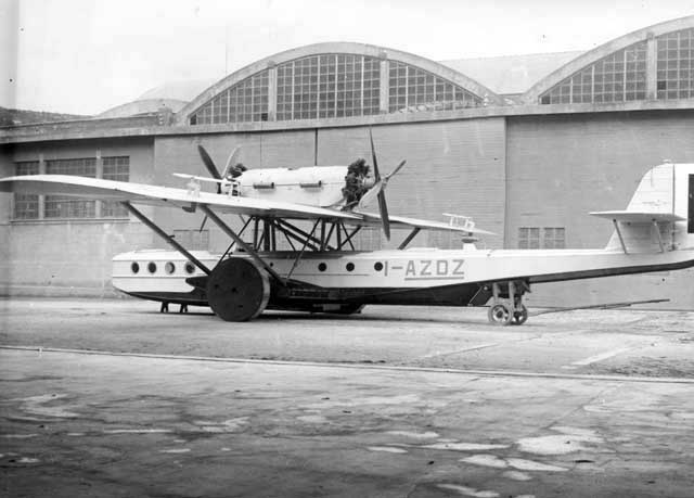 I-AZDZ was one of the Italian registered civil Wals. Note the beaching gear with its remarkable large central transport wheels! This picture is an original Rinaldo Piaggio works shot.