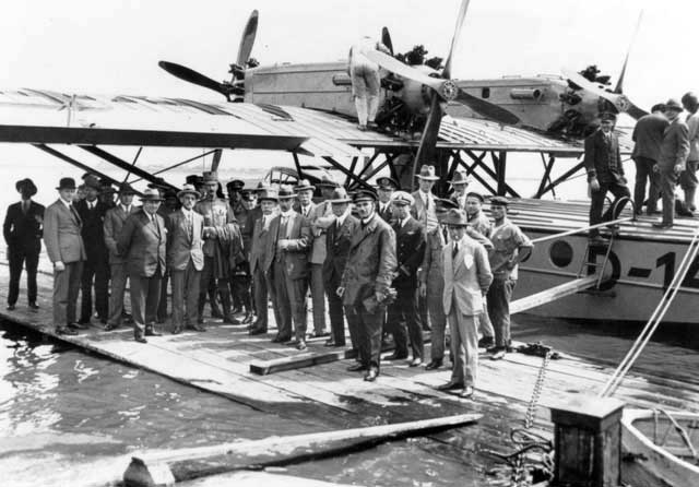 Rare shot of the 4-mot Superwal D-1447 Graf Zeppelin during a promotional tour in 1928 at Amsterdam-Schellingwoude, the Netherlands