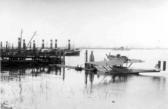 Rare shot of an Italian registered first military Wal during a visit to the Waal harbour at Rotterdam, the Netherlands. The Dutch navy MLD was one of the regular users of the military Wal in its second version.