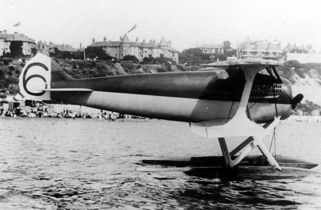 Schneider Cup racer photo and it shows the SPAD S.20 as entered in the 1919 race at Bournemouth. Pilot was Sadie Lecointe but it never started during this year and the next year it was already outdated! The plane was fitted with a 260 hp Hispano-Suiza 42 engine.