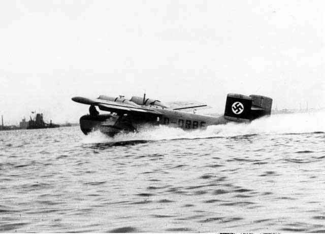 The Göppingen Gö-8 flying glider scale model of the Do-214