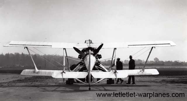 Rear view of the Vickers 161 still in its early configuration showing the conical shaped central tail boom. Fuel tank is in the central part of the upper wing. Note the four-bladed propeller and the protruding cylinders of the Jupiter engine!