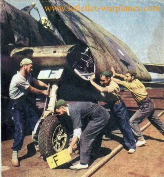 Crew preparing their aircraft for next mission [Paul Whiteing collection]