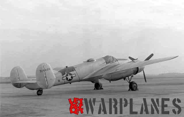 Rear view of the first Grizzly. Most likely the two guns in the upper turret are also dummies. The ventral turret clearly contains nothing.  (Mark Nankivil collection)