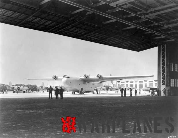 Roll-out of the XPB2M prototype on 27 September 1941 on its breaching gear. The B-26 Marauder bomber on this picture give a good impression of the large size of the Mars flying boat.