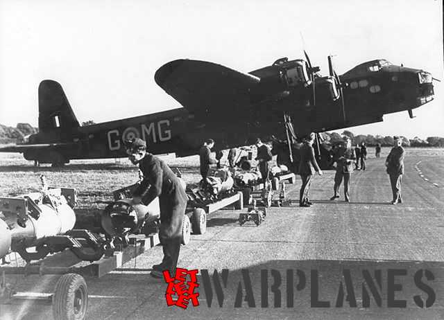 Arming a Short Stirling of No.7 Squadron Pathfinder Force