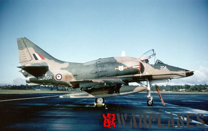 A-4K NZ6204 in its earlier camouflage scheme