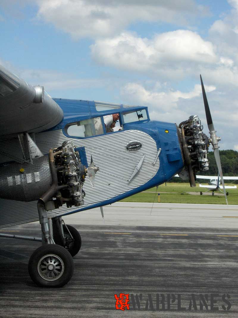 Ford 4-A-T-E Trimotor NC8407